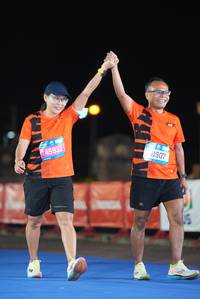 BIB: 45932, 41507
                            <button type="button" onclick="openModal(19763546)" class="btn btn-primary btn-sm float-right btn-popup" data-toggle="modal" data-target=".modal-high-quality">
                        <i class="fas fa-shopping-cart"></i> Add to Cart
                    </button>
                                            <button type="button" onclick="isThisMe(19763546, true)" class="btn btn-success btn-sm float-right btn-popup btn-isme hidden" data-toggle="tooltip" data-placement="bottom" title="นี่คือรูปของคุณใช่ไหม คลิกที่นี่เพื่อเอาเข้าอัลบั้ม">
                        <i class="fas fa-plus"></i> Add to album
                    </button>
                    <button type="button" onclick="isThisMe(19763546, false)" class="btn btn-warning btn-sm float-right btn-popup btn-isnotme hidden">
                        <i class="fas fa-ban"></i> Remove from album
                    </button>